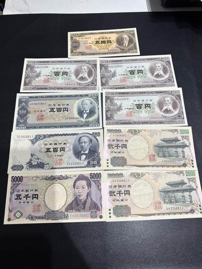《外钞收藏家》第六百三十一期（五一假期场）（长期征集拍品、欢迎藏友们联系合作） 日本50日元1张、100日元3张、500日元2个版本、2000日元2张、5000元1张 全部都是无47（多个尾8、88） 全新UNC
