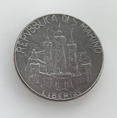 外国优质老铜币纪念币银币专场，周六晚上九点倒数截拍，满百包邮，节前出差在外，5月3日统一发货,可寄存半年，喜欢朋友微信扫描二维码可直接参拍 圣马力诺1984年无线电发明家马可尼100 里拉纪念币，纪念无线电发明家马可尼诞辰 110 周年，正面为圣马力诺三塔国徽。