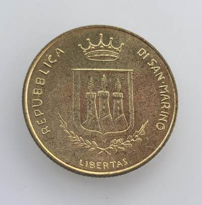 外国优质老铜币纪念币银币专场，周六晚上九点倒数截拍，满百包邮，节前出差在外，5月3日统一发货,可寄存半年，喜欢朋友微信扫描二维码可直接参拍 圣马力诺1983年核战争主题200 里拉纪念币，以马戏杂技为主题，背面为国徽与 “自由” 字样，展现其文化特色与独立精神。