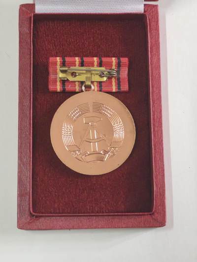 韵星假日军品类拍卖第56期  -- Rimey Holidays Militaria Auction 56 民主德国功勋活动家奖章带原盒