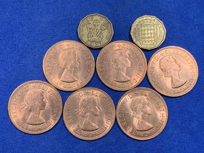 《竞宝斋》第484场 周日，周一，周二 3场连拍 （全场包邮）20级店铺 欢迎送拍 八枚一组 英国铜币 1967年伊丽莎白女王1便士6枚+1937年乔治六世3便士1枚+1966年伊丽莎白女王3便士1枚