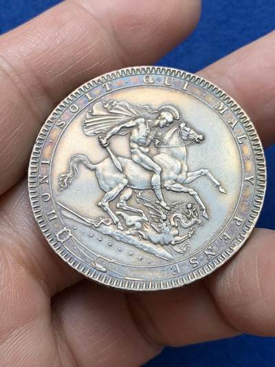 《竞宝斋》第484场 周日，周一，周二 3场连拍 （全场包邮）20级店铺 欢迎送拍 英国1820年乔治三世克朗 乔三马剑关门年份 目测为AU品相 细节见图