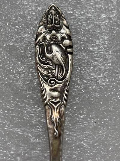 文馨钱币收藏第 302 场，国外回流老铜币，中东阿拉伯地区，拉美等国货币，30 号 1 号二连拍，长期接代拍业务，预计 4 月 4-5 号发货 欧洲回流 20 世纪中期挪威银勺子，含银量 830，重 12.8 克，长度 120 毫米，细节看图