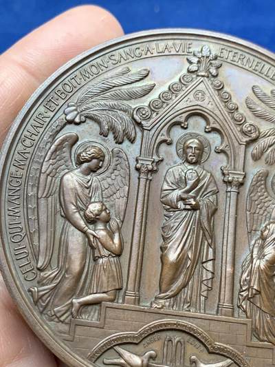 《竞宝斋》第484场 周日，周一，周二 3场连拍 （全场包邮）20级店铺 欢迎送拍 法国圣餐洗礼大铜章 146.5克 68.8mm 蜜蜂铜标