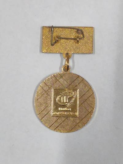 韵星假日军品类拍卖第56期  -- Rimey Holidays Militaria Auction 56 越南社会主义共和国光荣在党四十五周年纪念奖章