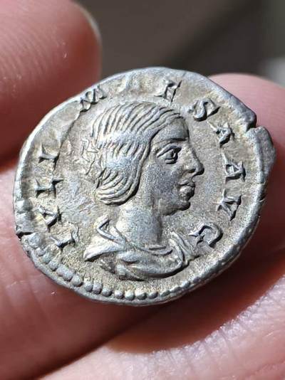 星盘世界钱币 5.2年度精品币大拍 一周年抽奖活动 极美窖藏五彩！罗马帝国 公元218-224年打制于罗马 玛伊莎（埃拉加巴鲁斯和亚历山大塞维鲁的外祖母） 第纳尔银币。此枚人像极好，生动传神。