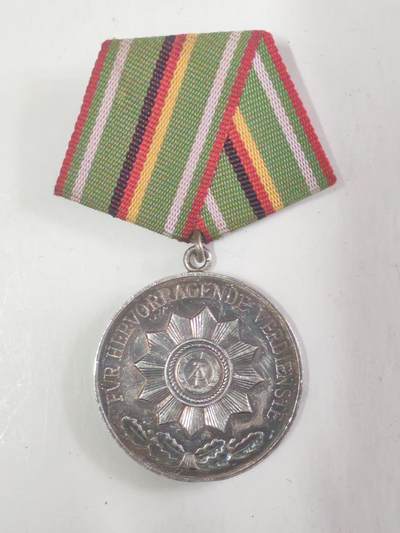 韵星假日军品类拍卖第56期  -- Rimey Holidays Militaria Auction 56 民主德国银级内务部功绩奖章