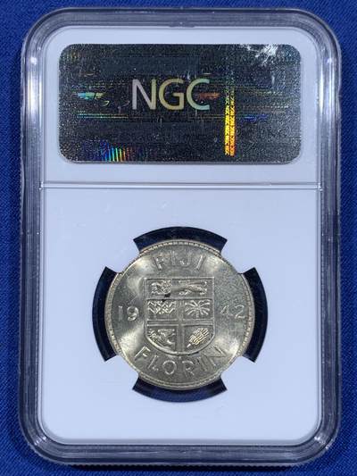 《竞宝斋》第484场 周日，周一，周二 3场连拍 （全场包邮）20级店铺 欢迎送拍 NGC MS64 斐济1942年2先令银币，当地最大面值主币，高分不多见，64分更是难得，季军分，更高仅3枚。丝滑黄油光，老N盒品质保障。英系殖民地系列凑套精品