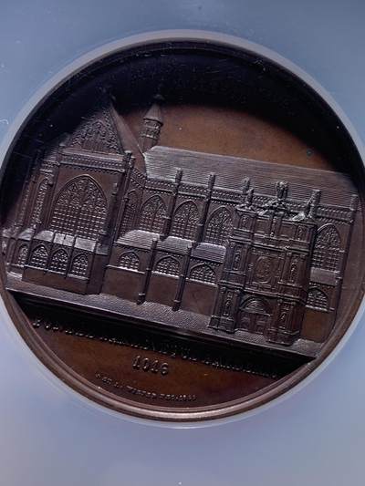 《竞宝斋》第484场 周日，周一，周二 3场连拍 （全场包邮）20级店铺 欢迎送拍 NGC MS64BN 高分 1846年原铸比利时圣雅克大教堂，直径：50mm，重：50g，加大加厚盒。