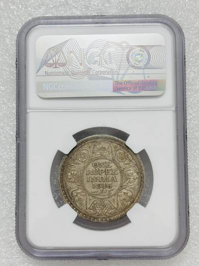 文馨钱币收藏第 303 场，【五一钱币荟，收藏盛宴】长期接代拍业务 NGC AUD1916 年英属印度乔治五世 1 卢比银币，黄油老包浆带淡淡彩纹，细节看图