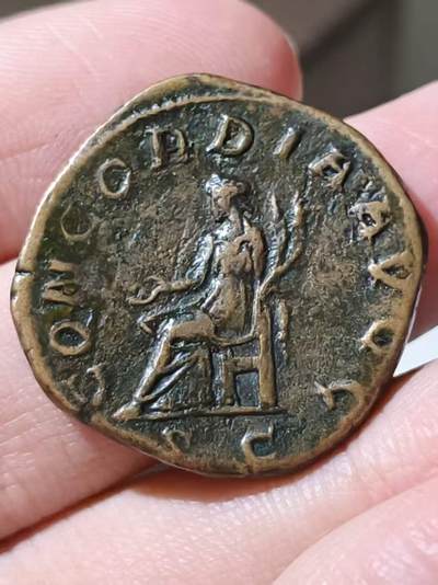 星盘世界钱币 5.2年度精品币大拍 一周年抽奖活动 传世极品赛斯特提大铜！罗马帝国 公元244-249年打制于罗马 奥塔西莉娅·塞维拉塞斯特斯大铜币。她是阿拉伯人菲利普的皇后。此类三世纪危机赛斯特提相当少见