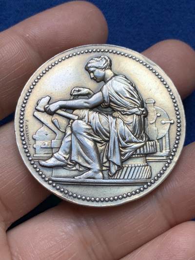 《竞宝斋》第484场 周日，周一，周二 3场连拍 （全场包邮）20级店铺 欢迎送拍 法国工业博览会纪念银章 39.3克 41.1mm 丰饶角银标