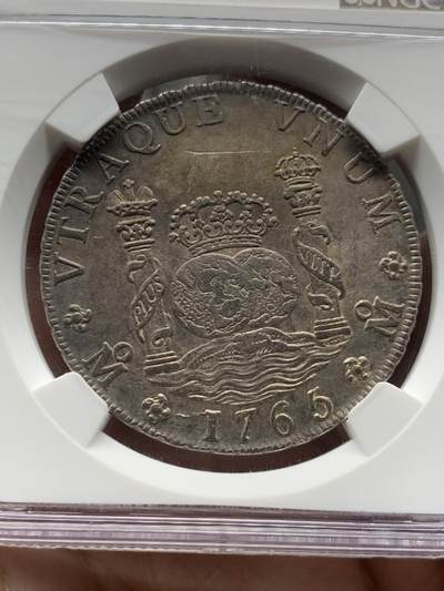 《竞宝斋》第484场 周日，周一，周二 3场连拍 （全场包邮）20级店铺 欢迎送拍 NGC AU53 西属墨西哥1765年卡洛斯三世地球双柱 老包浆 地球上有先天币胚缺陷 不像划痕