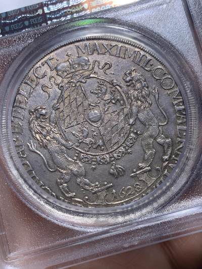《竞宝斋》第484场 周日，周一，周二 3场连拍 （全场包邮）20级店铺 欢迎送拍 唯一冠军分 PCGS MS63 巴伐利亚1628年马克西米连一世银币 抱婴大泰勒银币 将近400年的出厂状态 加厚盒