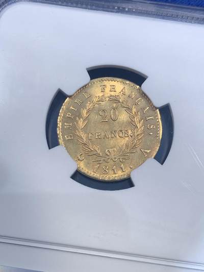 《竞宝斋》第484场 周日，周一，周二 3场连拍 （全场包邮）20级店铺 欢迎送拍 季军分 NGC MS64+ 法国1811年拿破仑一世20法郎金币 流通金币好品难得。正反面图案清晰，压力足，值得收藏。实物金光灿灿，满转光，一级品相，可收藏观赏性也较好。高分拿皇金币一直是外拍的抢手货，国内几乎未见此收藏级品相，64+高分此时拥有即刻毕业。