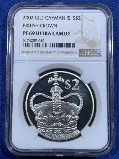 《竞宝斋》第484场 周日，周一，周二 3场连拍 （全场包邮）20级店铺 欢迎送拍 NGC PF69UC 开曼群岛2002年“英国王冠”镀金精制银币，币面王冠高浮雕，女王像镀金。