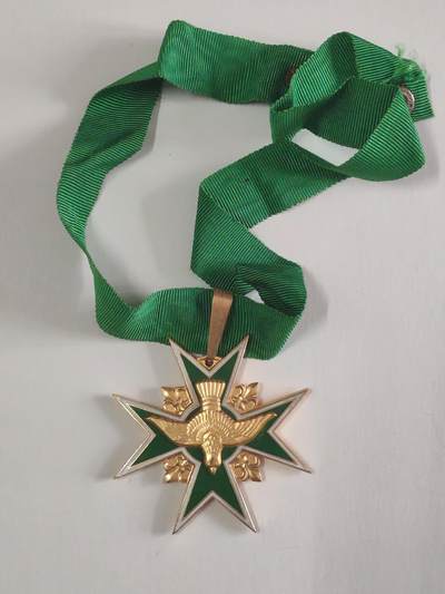 韵星假日军品类拍卖第56期  -- Rimey Holidays Militaria Auction 56 法兰西第五共和国指挥官级圣灵骑士团勋章 历史悠久 为国际骑士团第五共和国60年代版本 铜镀金好品 品相很好 （法兰西王国圣灵平替） 