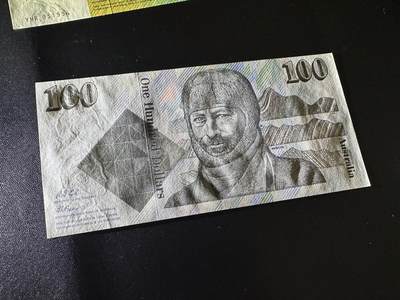 《外钞收藏家》第六百三十一期（五一假期场）（长期征集拍品、欢迎藏友们联系合作） 澳大利亚纸币版100元 全新 （有个荧光点 但不像潮）