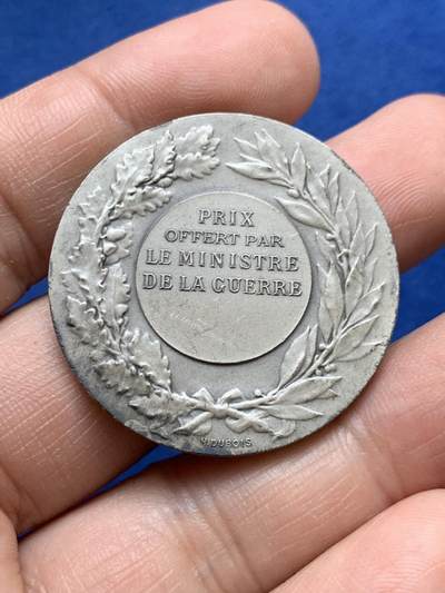 《竞宝斋》第484场 周日，周一，周二 3场连拍 （全场包邮）20级店铺 欢迎送拍 法国战争部长颁发银质纪念章 23克 35.6mm 丰饶角1银标 带盒