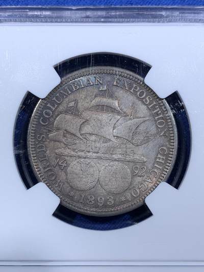 《竞宝斋》第484场 周日，周一，周二 3场连拍 （全场包邮）20级店铺 欢迎送拍 NGC MS64 美国 1893年 哥伦布半美元纪念银币 双面蓝彩包浆 状态极美。近期有同品种62分不含佣成交价即达到800元以上