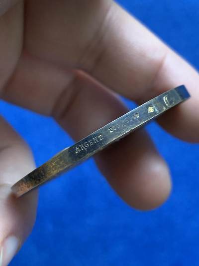 《竞宝斋》第484场 周日，周一，周二 3场连拍 （全场包邮）20级店铺 欢迎送拍 名家名作 法国铁路雇员与工人兄弟会纪念镀金大银章 44克 46.4mm 菱形银标 带盒