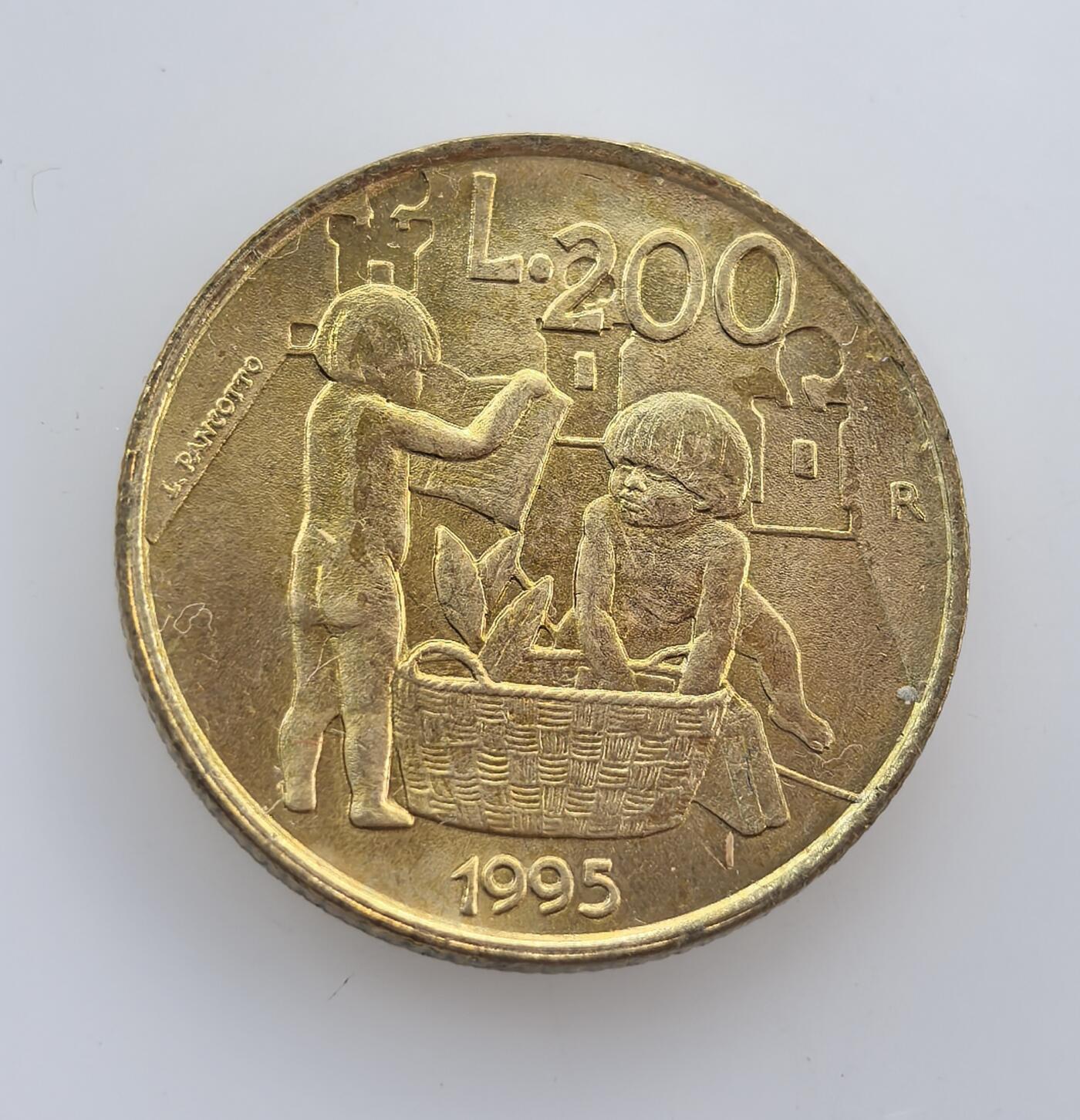 外国优质老铜币纪念币银币专场，周六晚上九点倒数截拍，满百包邮，节前出差在外，5月3日统一发货,可寄存半年，喜欢朋友微信扫描二维码可直接参拍