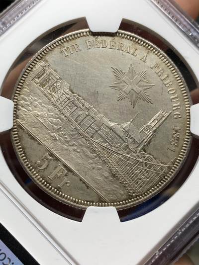 《竞宝斋》第484场 周日，周一，周二 3场连拍 （全场包邮）20级店铺 欢迎送拍 NGC UNC 瑞士1881年弗莱堡射击节5法郎大银币，景观刻画细致。