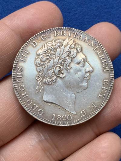 《竞宝斋》第484场 周日，周一，周二 3场连拍 （全场包邮）20级店铺 欢迎送拍 英国1820年乔治三世克朗 乔三马剑关门年份 目测为AU品相 细节见图