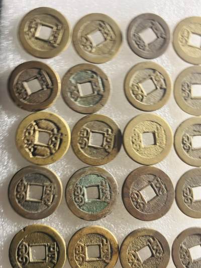 文馨钱币收藏第 303 场，【五一钱币荟，收藏盛宴】长期接代拍业务 极品清钱一组 23 枚，中央局为主（工部户部）一枚宝川生字隆，一枚宝云中字中满文，中央局早期精品，铜质优良，文字清晰规整，无论边道还是穿口都非常完美，细节看图