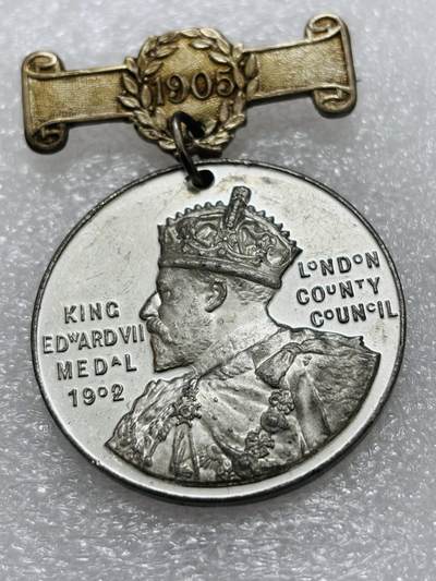 文馨钱币收藏第 302 场，国外回流老铜币，中东阿拉伯地区，拉美等国货币，30 号 1 号二连拍，长期接代拍业务，预计 4 月 4-5 号发货 近乎未使用，1902年英国爱德华七世加冕纪念章，高浮雕工艺，详情看图