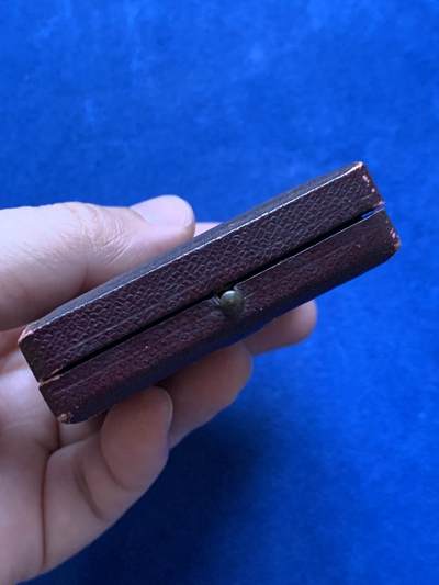 《竞宝斋》第484场 周日，周一，周二 3场连拍 （全场包邮）20级店铺 欢迎送拍 法兰西音乐节纪念银章 20.7克 37.8mm 菱形银标 带盒