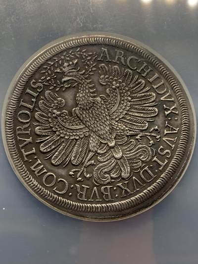 《竞宝斋》第484场 周日，周一，周二 3场连拍 （全场包邮）20级店铺 欢迎送拍 NGC AU58 神圣罗马帝国 1705 约瑟夫一世 2泰勒大银币 56.22克的双重手感 大波浪发型 不用换藏的品种 加大盒装 盒子下沿有磕