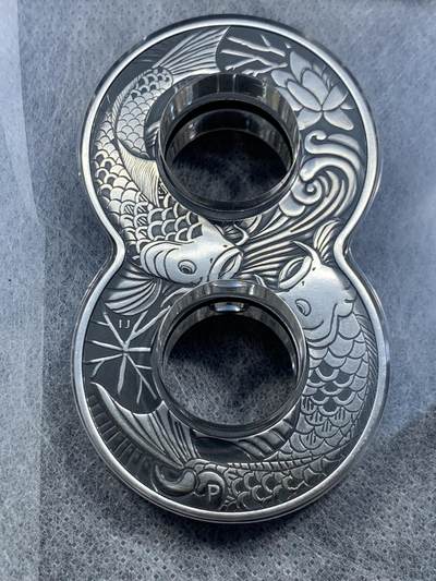 《竞宝斋》第484场 周日，周一，周二 3场连拍 （全场包邮）20级店铺 欢迎送拍 澳大利亚2019年8字系列-8字锦鲤2元仿古异形银币 2盎司999银 发行量3888枚 盒证全