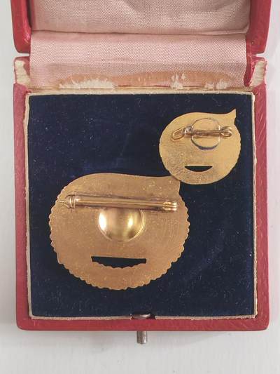 韵星假日军品类拍卖第56期  -- Rimey Holidays Militaria Auction 56 民主德国金级威廉匹克与台尔曼共同战斗奖章带原盒mini 极早期皮盒热珐琅很少见