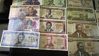 《外钞收藏家》第六百三十一期（五一假期场）（长期征集拍品、欢迎藏友们联系合作） 塞拉利郎、利比里亚、肯尼亚、纳米比亚等国家一起 25张一起 基本都是全新 个别有小瑕疵