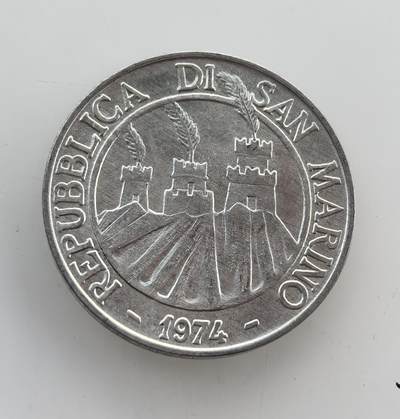 外国优质老铜币纪念币银币专场，周六晚上九点倒数截拍，满百包邮，节前出差在外，5月3日统一发货,可寄存半年，喜欢朋友微信扫描二维码可直接参拍 圣马力诺1974年蜜蜂10 里拉 FAO 纪念铝币，以蜜蜂象征当地养蜂业，正面为蒂塔诺山三塔，属粮农组织主题系列。