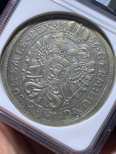 《竞宝斋》第484场 周日，周一，周二 3场连拍 （全场包邮）20级店铺 欢迎送拍 NGC XFD 波希米亚王国1696年利奥波德一世1泰勒银币 布拉格版 极其稀少 欧洲拍卖vf要一万四 加厚盒