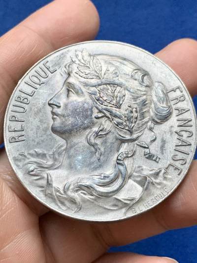 《竞宝斋》第484场 周日，周一，周二 3场连拍 （全场包邮）20级店铺 欢迎送拍 1904年法国里昂博览会镀银铜章 56.8克 50mm 铜标边铭