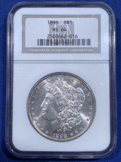 《竞宝斋》第484场 周日，周一，周二 3场连拍 （全场包邮）20级店铺 欢迎送拍 NGC MS64 美国1896年摩根银币，老盒严评，PL质感。