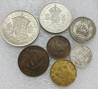 文馨钱币收藏第 302 场，国外回流老铜币，中东阿拉伯地区，拉美等国货币，30 号 1 号二连拍，长期接代拍业务，预计 4 月 4-5 号发货 英国 1941 年乔治六世 1 法新---半克朗大银币一组 7 枚，包含 4 枚银币，共 33.87 克银，均 500 银，其中 2 先令，半克朗目测 UNC 品，总体都是极美品，喜欢的出价