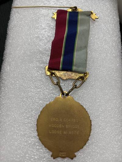 文馨钱币收藏第 302 场，国外回流老铜币，中东阿拉伯地区，拉美等国货币，30 号 1 号二连拍，长期接代拍业务，预计 4 月 4-5 号发货 1866-1966 年英国共济会百年纪念章，英国伯明翰造，详情看图，42.7 直径