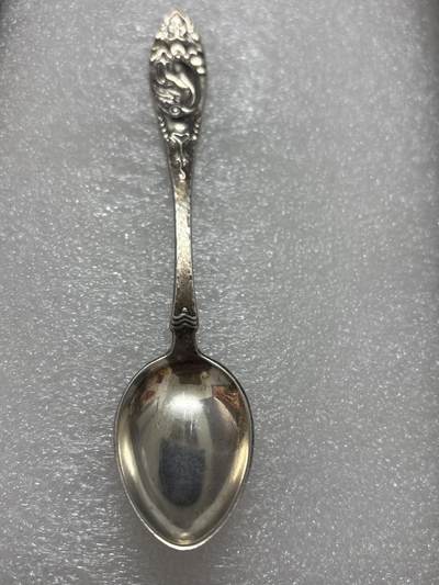 文馨钱币收藏第 302 场，国外回流老铜币，中东阿拉伯地区，拉美等国货币，30 号 1 号二连拍，长期接代拍业务，预计 4 月 4-5 号发货 欧洲回流 20 世纪中期挪威银勺子，含银量 830，重 12.8 克，长度 120 毫米，细节看图