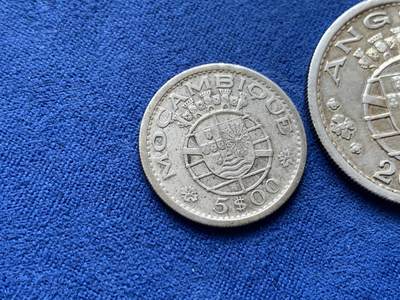 《竞宝斋》第484场 周日，周一，周二 3场连拍 （全场包邮）20级店铺 欢迎送拍 两枚一组 葡属殖民地银币 含1955年葡属安哥拉20埃斯库多（720银 10克）和1960年葡属莫桑比克5埃斯库多（650银 3.9克），含纯银9.8克