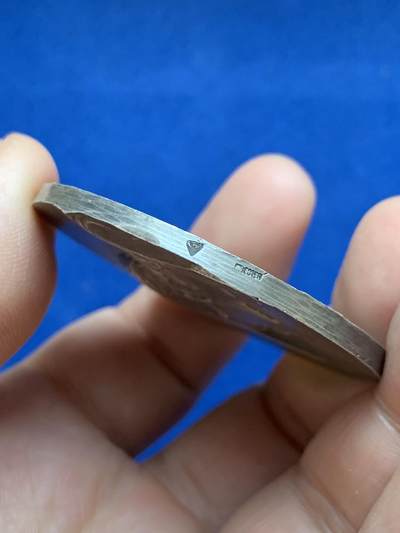 《竞宝斋》第484场 周日，周一，周二 3场连拍 （全场包邮）20级店铺 欢迎送拍 玛丽安娜女神镀银铜章 51克 48.8mm 三角铜标