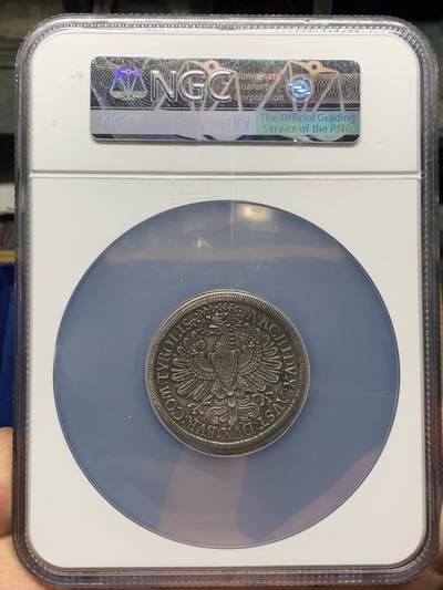 《竞宝斋》第484场 周日，周一，周二 3场连拍 （全场包邮）20级店铺 欢迎送拍 NGC AU58 神圣罗马帝国 1705 约瑟夫一世 2泰勒大银币 56.22克的双重手感 大波浪发型 不用换藏的品种 加大盒装 盒子下沿有磕