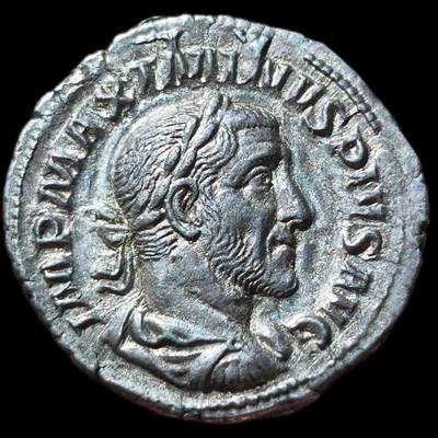 星盘世界钱币 5.2年度精品币大拍 一周年抽奖活动 极美品！ 镜面底版 罗马帝国 公元235-238年 马克西米努斯一世 第纳尔银币  正面为马克西米努斯一世头戴桂冠面右侧像 nnc ms62