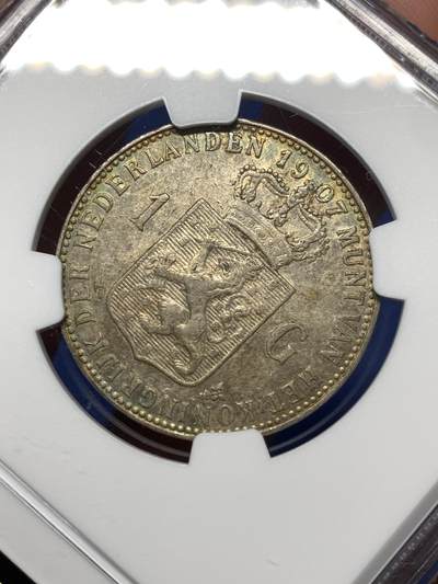 《竞宝斋》第484场 周日，周一，周二 3场连拍 （全场包邮）20级店铺 欢迎送拍 NGC AUD 荷兰1907年威廉敏娜少女头一盾银币，包浆很不错，尤其背面带五彩包浆，个人感觉严评了