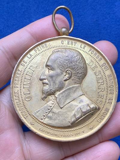 《竞宝斋》第484场 周日，周一，周二 3场连拍 （全场包邮）20级店铺 欢迎送拍 - 法国农业之父奥利维耶·德·塞尔镀金纪念章 86.8克 55.5mm大直径 双面高浮雕 少见版本