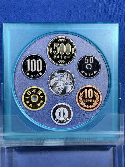 《竞宝斋》第484场 周日，周一，周二 3场连拍 （全场包邮）20级店铺 欢迎送拍 2002年日本Techno系列精制套币 带银章