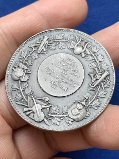 《竞宝斋》第484场 周日，周一，周二 3场连拍 （全场包邮）20级店铺 欢迎送拍 法国昂古莱姆国立音乐学校纪念银章 玛丽安娜女神头像 38.5克 41mm 丰饶角1银标